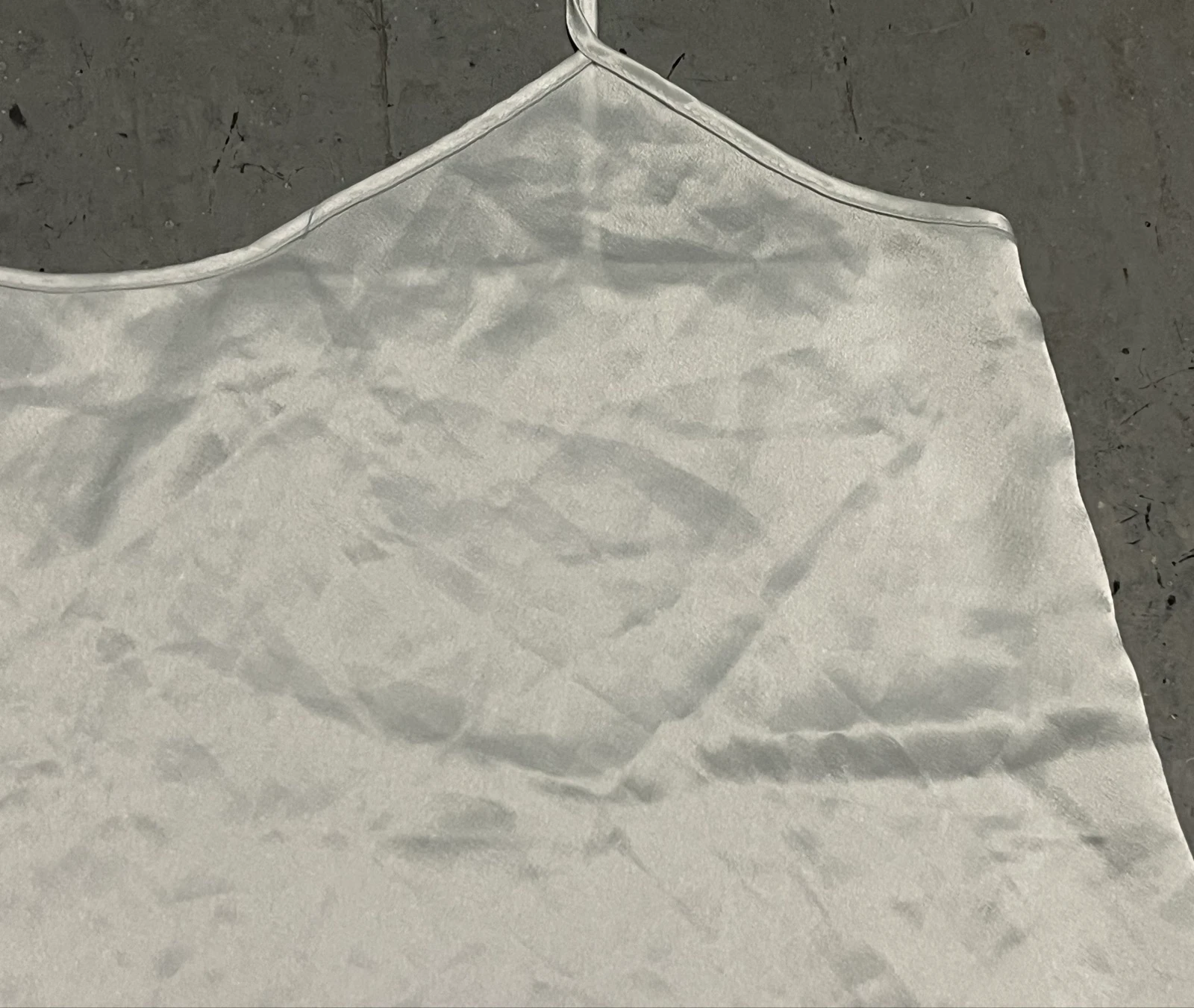 Top lencero satén blanco con tirantes  – photo 8